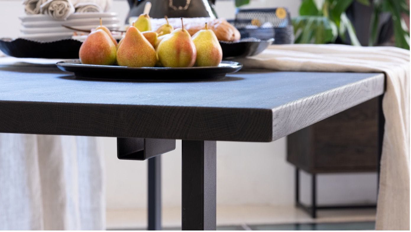 PLASS TIL MANGE: Spisebordet Embla er 220 cm langt og rommer mange gjester. Bordet finnes også i en rund variant. 